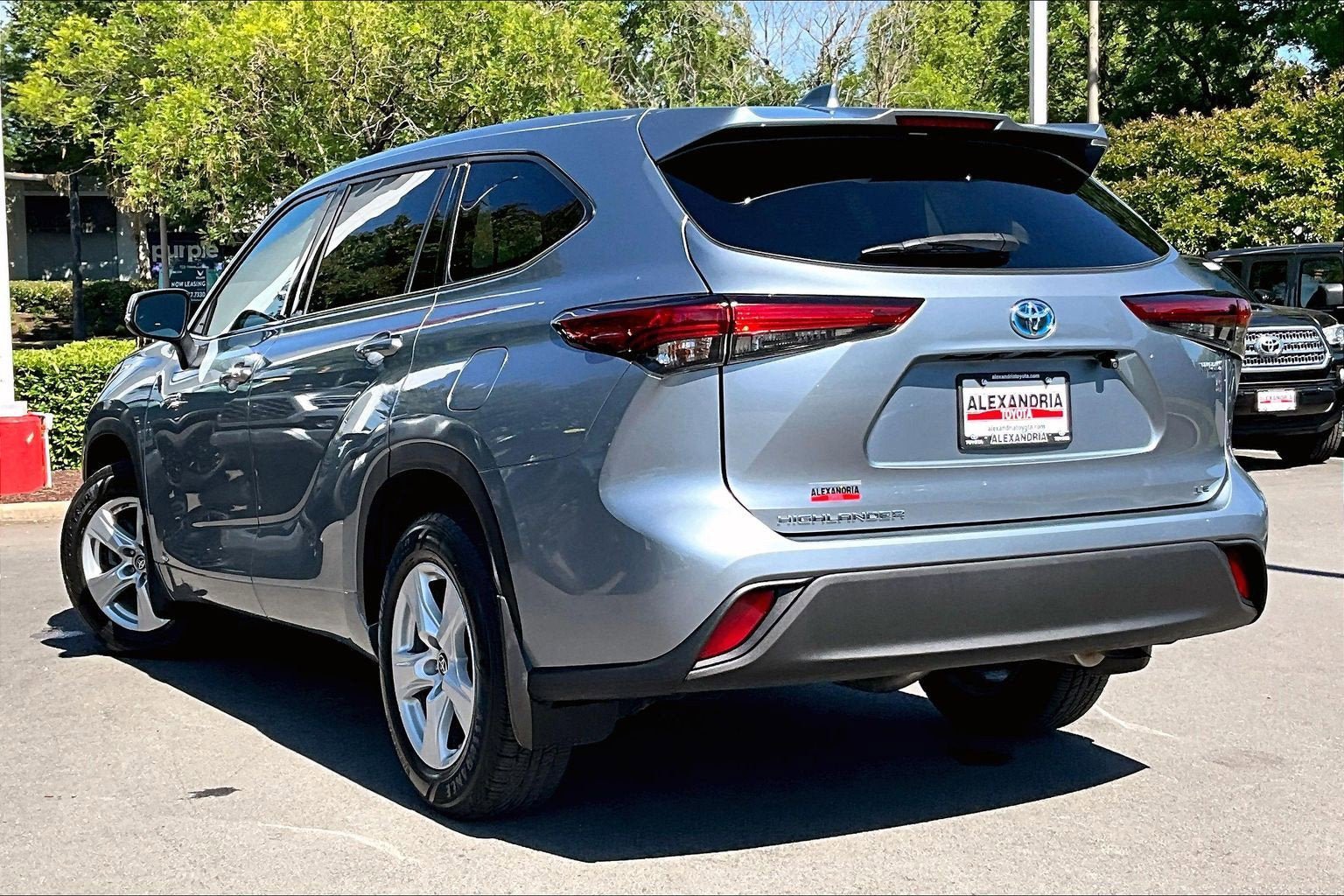 Used 2021 Toyota Highlander LE AWD/4WD image 11