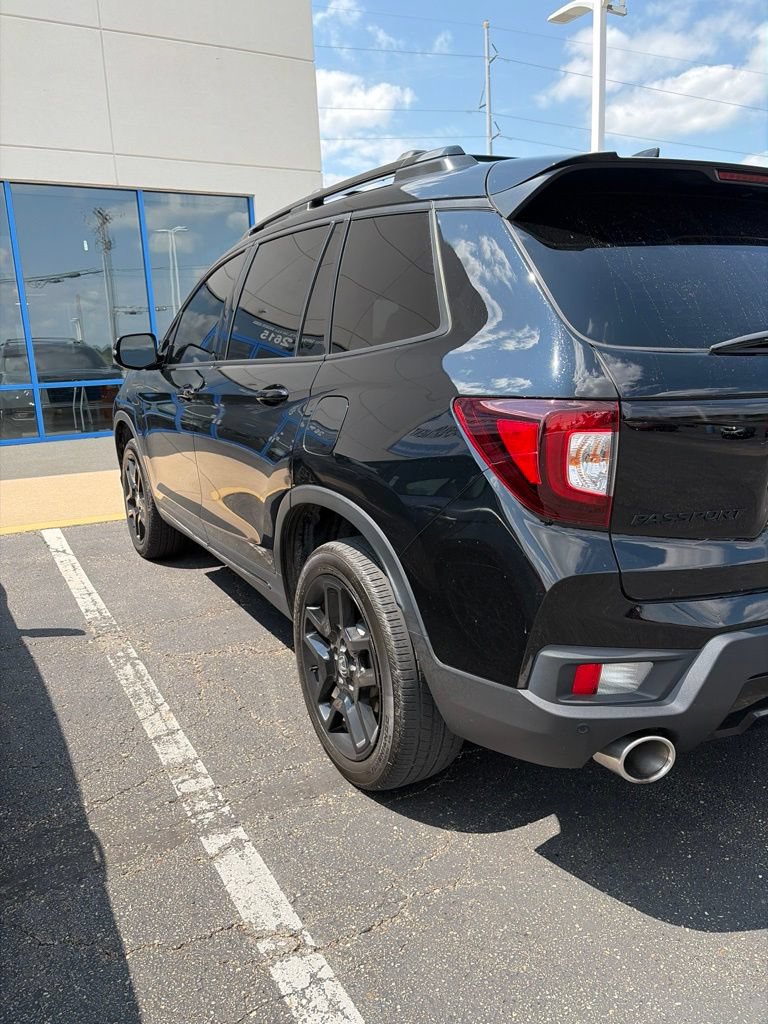 Used 2024 Honda Passport Black Edition image 8