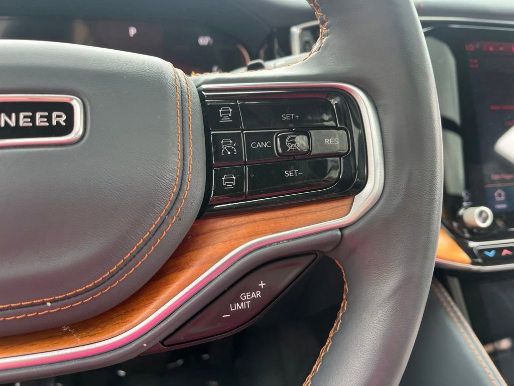 Used 2022 Jeep Grand Wagoneer Series III AWD/4WD image 31