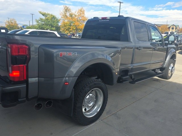 Used 2025 Ford F450 Platinum w/ FX4 Off-Road Package image 3