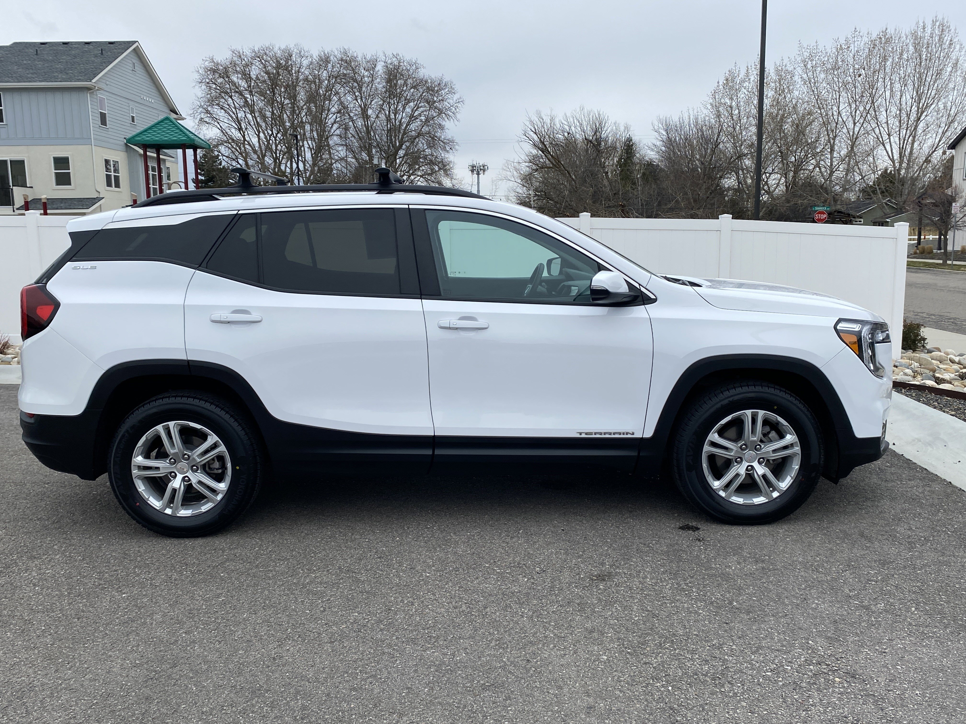 Used 2023 GMC Terrain SLE w/ Driver Convenience Package image 7