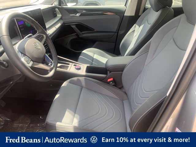 New 2025 Volkswagen Tiguan SE AWD/4WD image 15