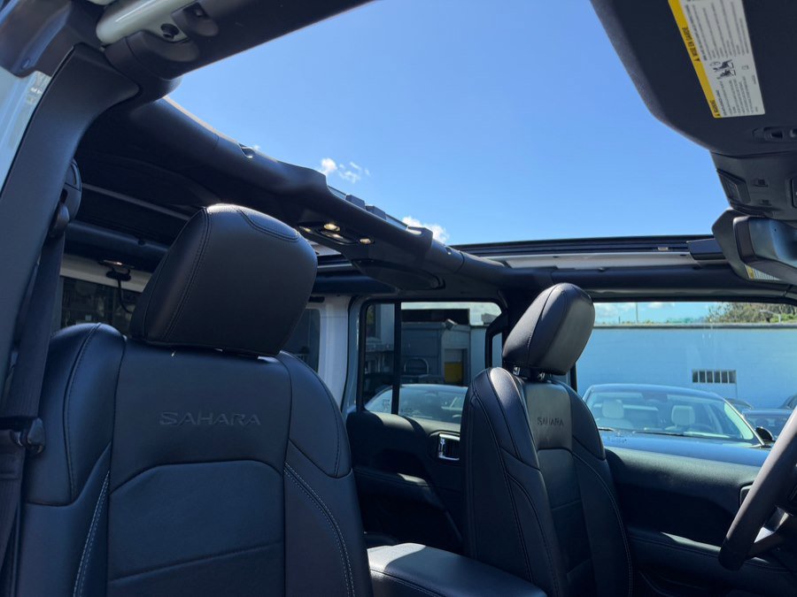 Used 2023 Jeep Wrangler Sahara AWD/4WD image 33