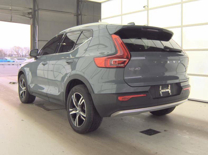 Used 2023 Volvo XC40 B5 Plus w/ Climate Package image 3