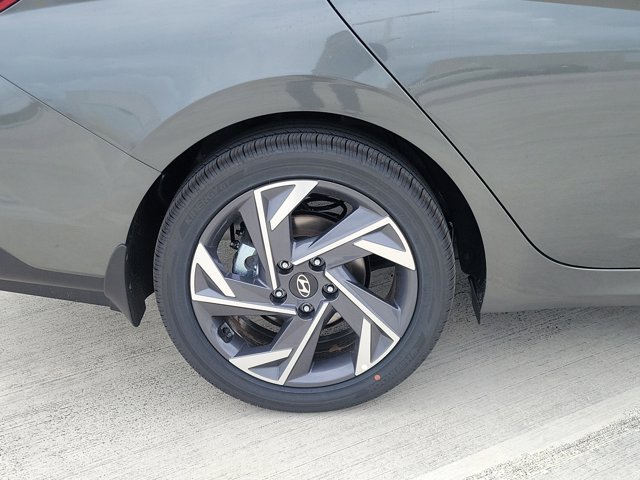 New 2026 Hyundai Elantra Limited FWD image 5