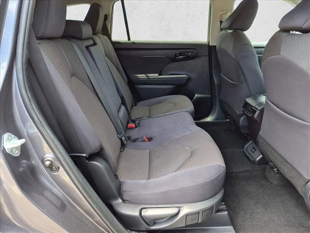 Used 2024 Toyota Highlander LE AWD/4WD image 19
