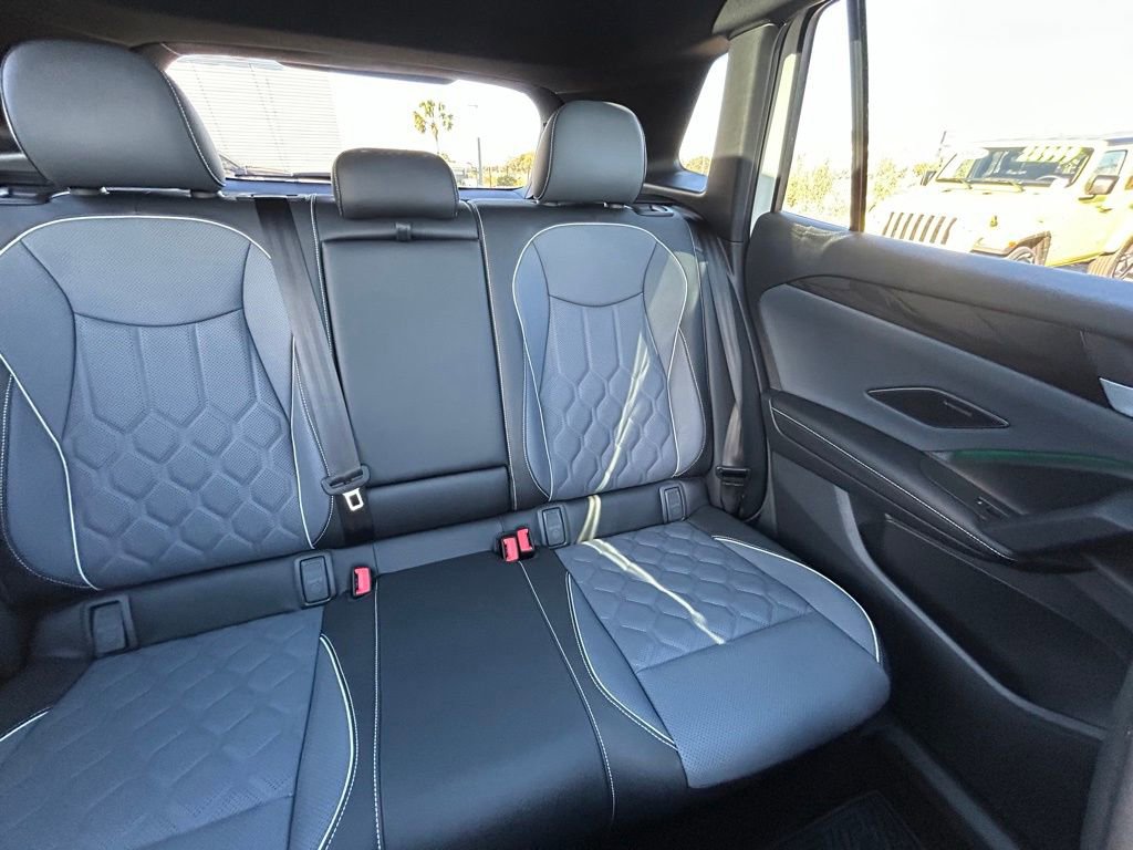 Used 2026 Volkswagen Tiguan SEL R-Line image 12