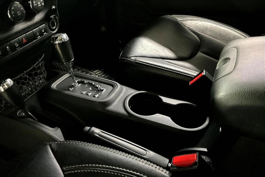 Used 2013 Jeep Wrangler Rubicon w/ PWR Convenience Group image 18