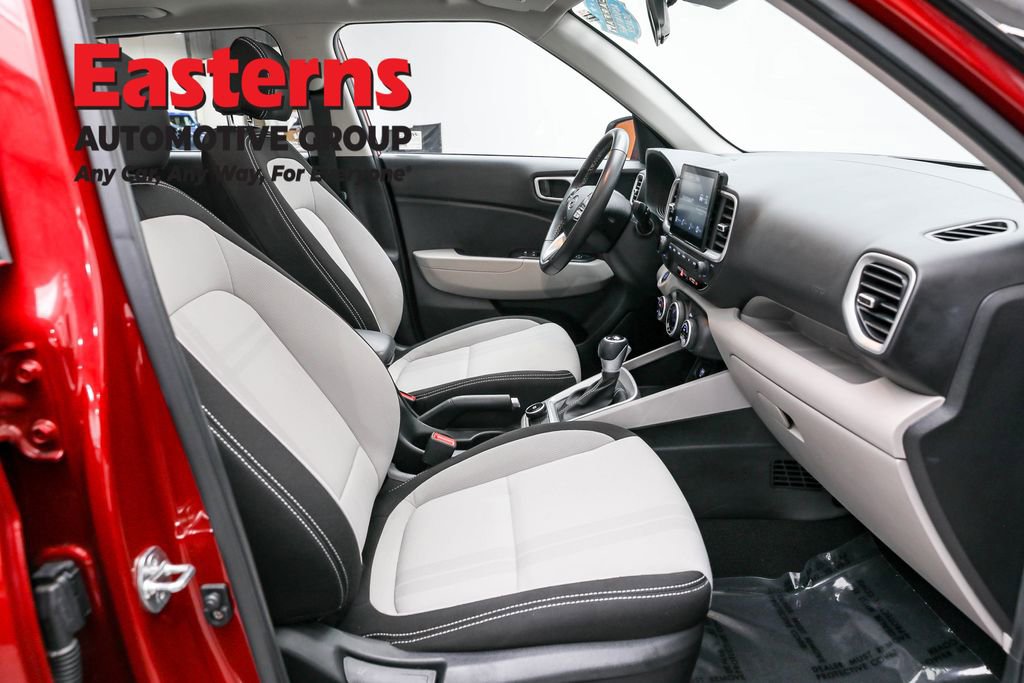 Used 2024 Hyundai Venue SEL image 24