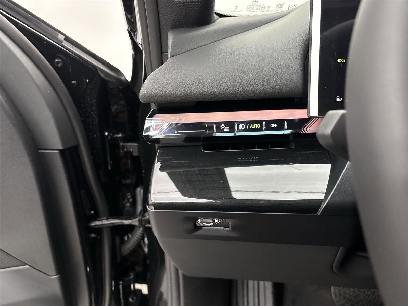 New 2026 BMW 540i xDrive w/ Premium Package image 31