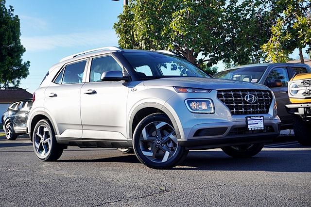 New 2026 Hyundai Venue SEL FWD image 2