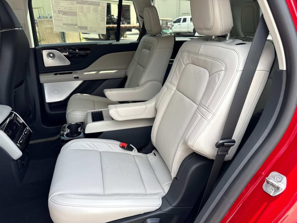 New 2025 Lincoln Aviator Reserve image 14