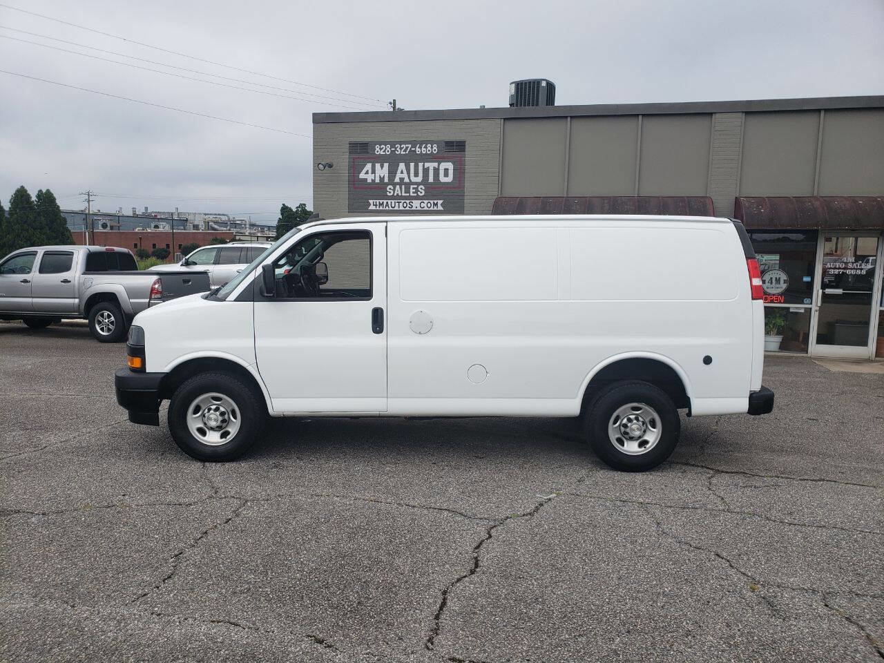 Used 2021 Chevrolet Express 2500 w/ Driver Convenience Package image 1