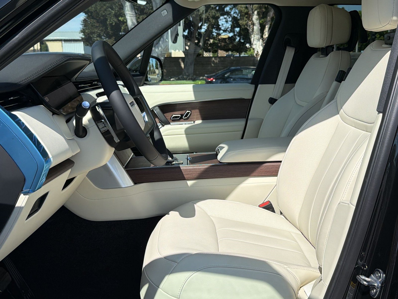 New 2026 Land Rover Range Rover Long Wheelbase SE AWD/4WD image 27