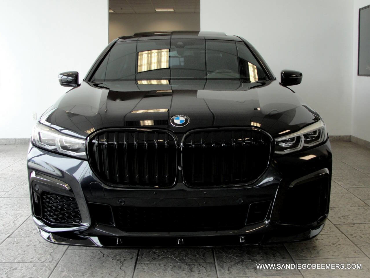 Used 2022 BMW 740i w/ M Sport Package image 24