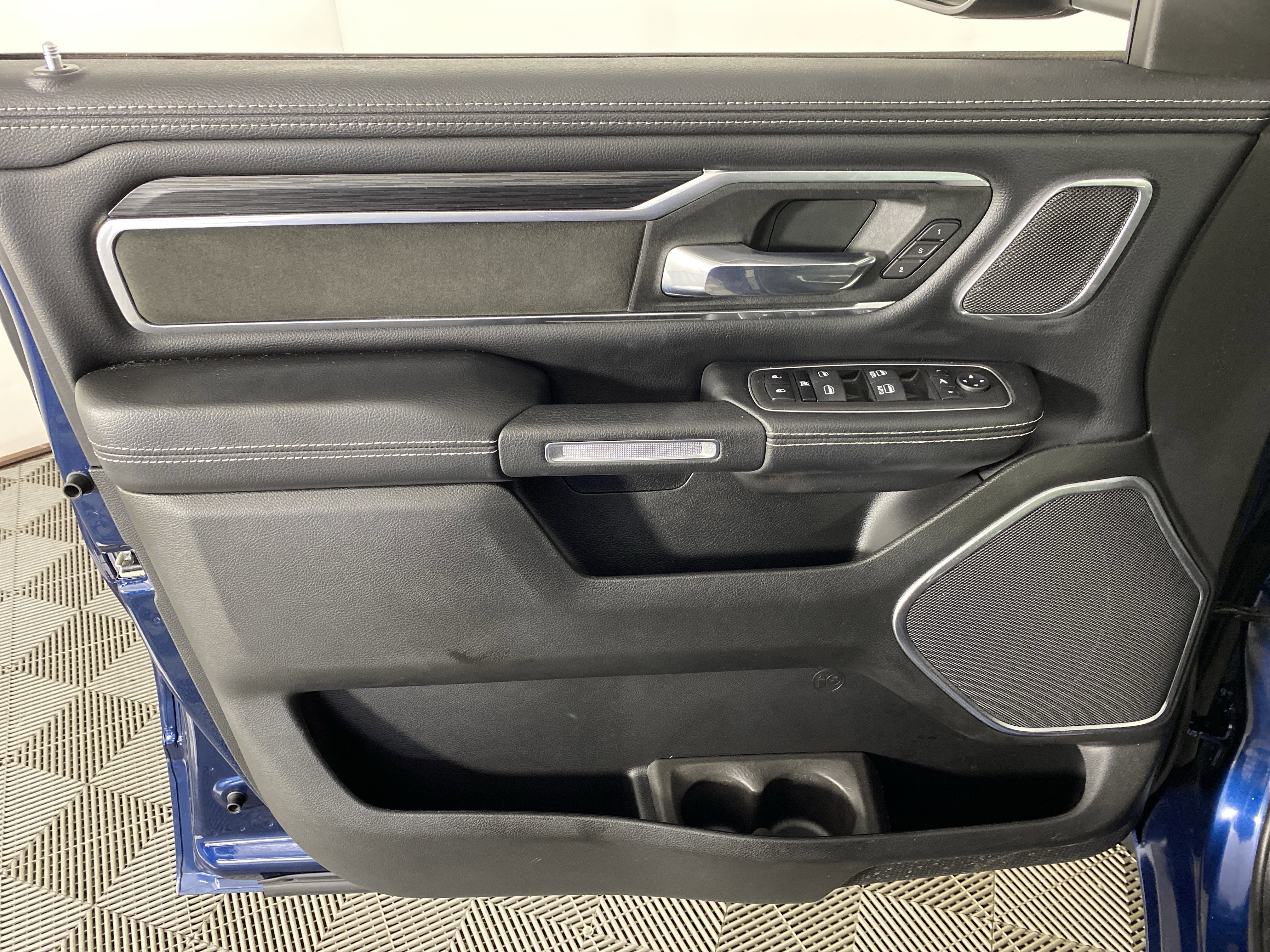 Used 2023 RAM 1500 Laramie AWD/4WD image 15