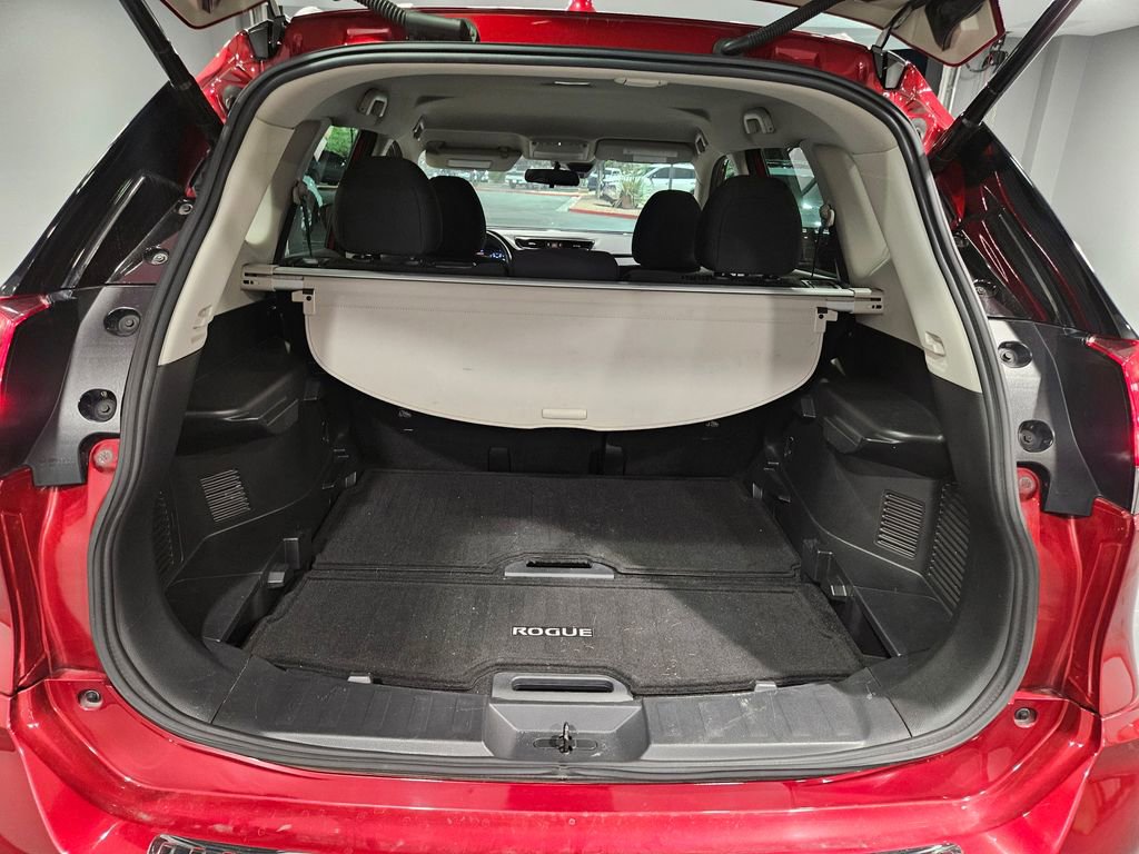 Used 2019 Nissan Rogue SV w/ Premium Package image 15