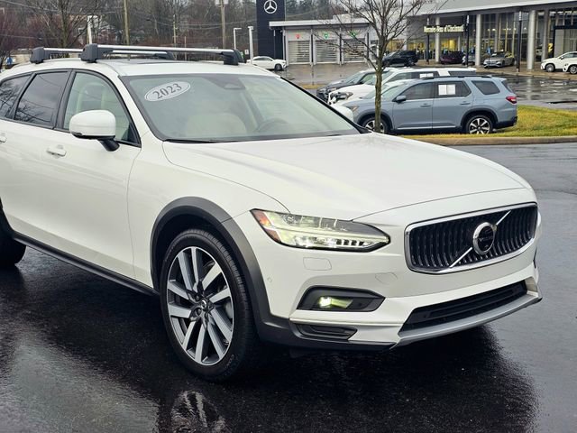 Used 2023 Volvo V90 B6 Cross Country Ultimate image 2