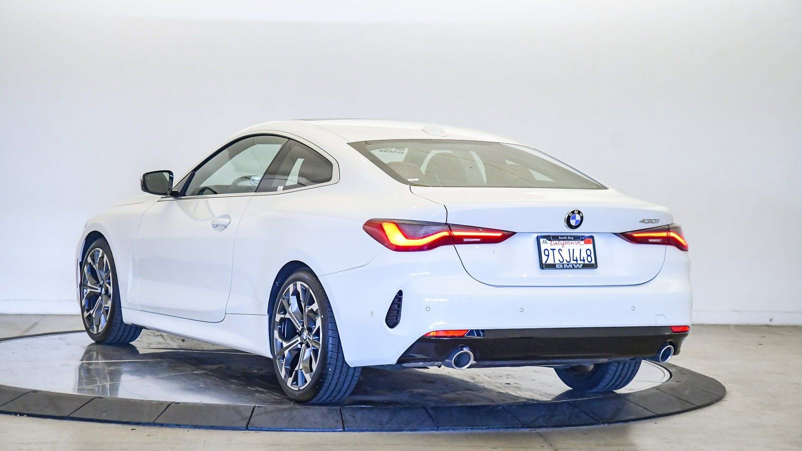 Used 2026 BMW 430i Coupe w/ Parking Assistance Package image 2