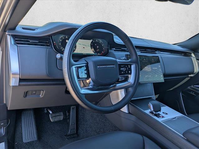 New 2025 Land Rover Range Rover Long Wheelbase SE image 3