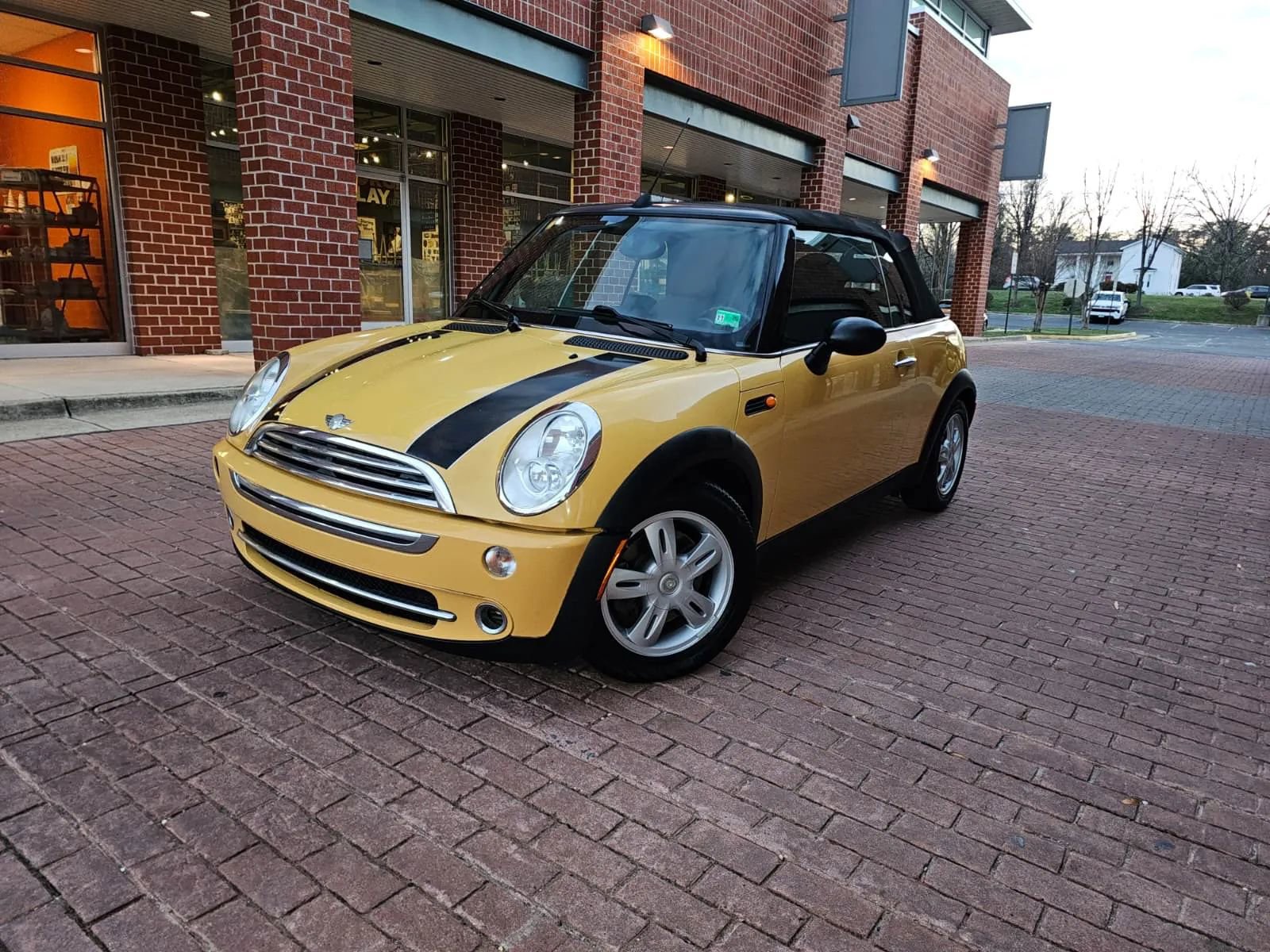 Used 2008 MINI Cooper Convertible image 3