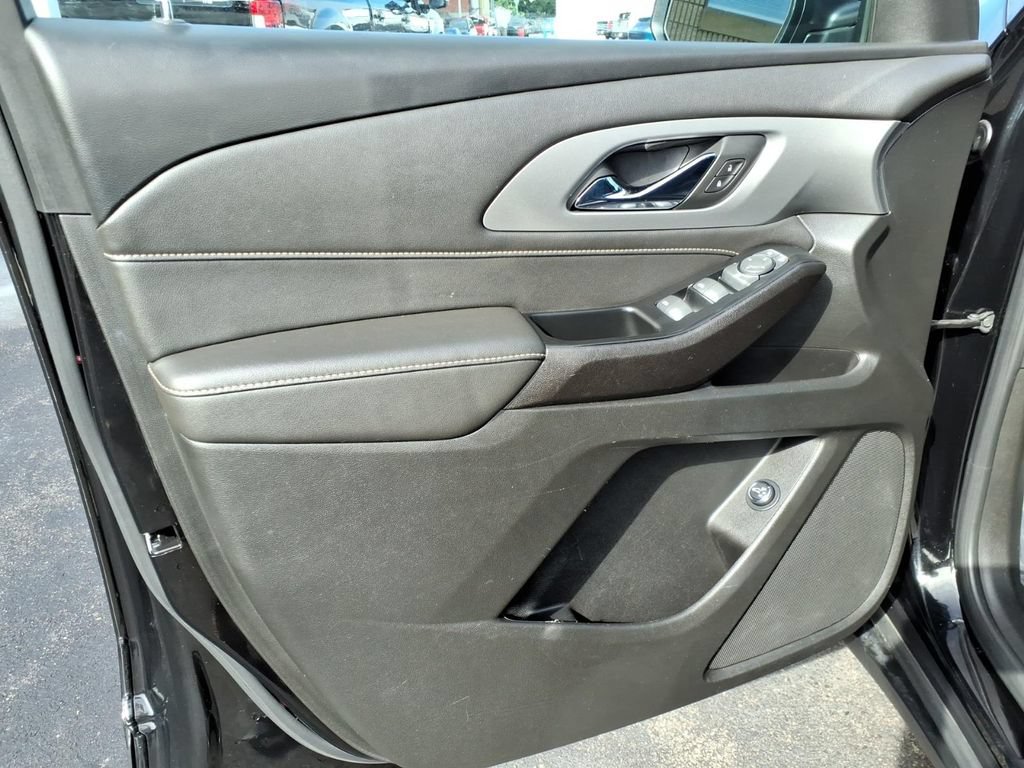 Used 2023 Chevrolet Traverse LT AWD/4WD image 10