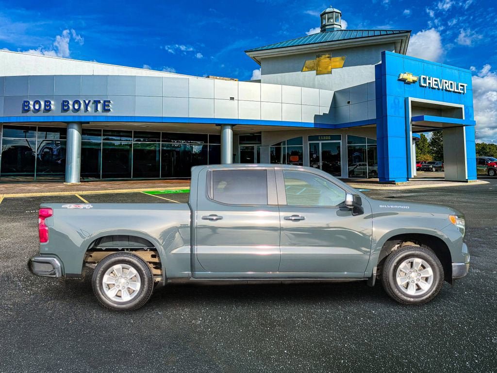 Used 2025 Chevrolet Silverado 1500 LT AWD/4WD image 2