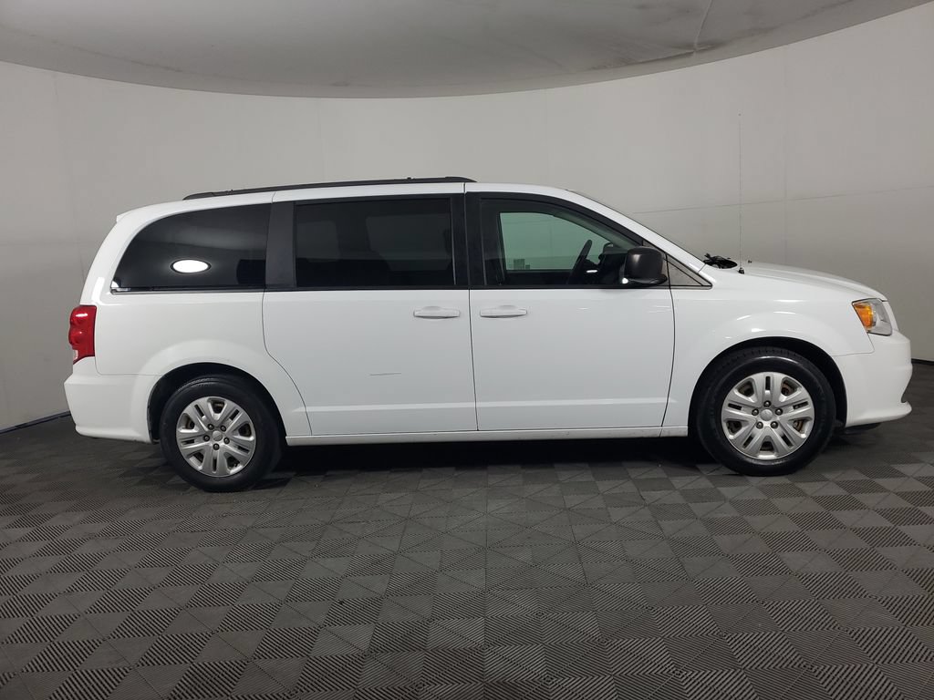 Used 2018 Dodge Grand Caravan SE w/ UConnect Hands-Free Group FWD image 3