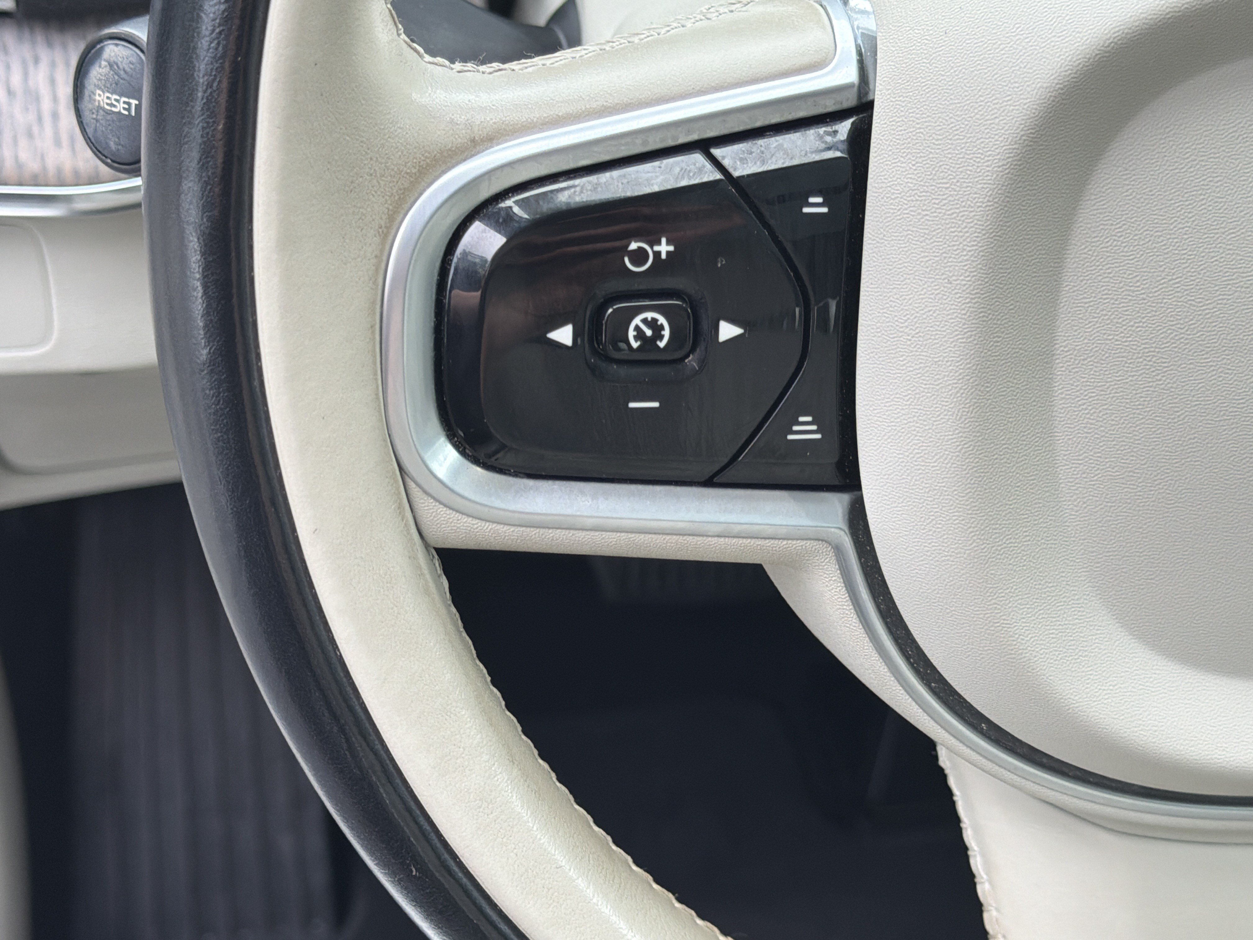 Certified 2023 Volvo XC90 B6 Core AWD/4WD image 19