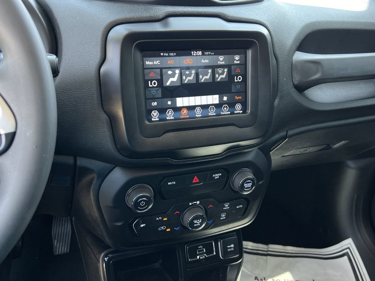 Used 2018 Jeep Renegade Latitude FWD image 16