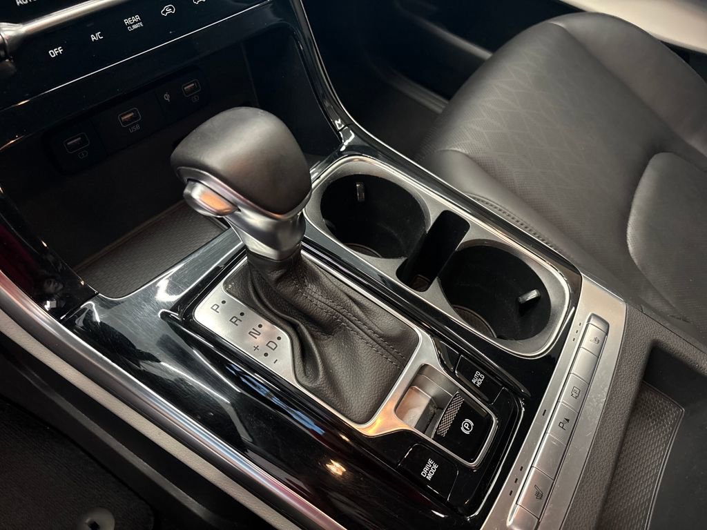 Certified 2022 Kia Carnival EX image 33