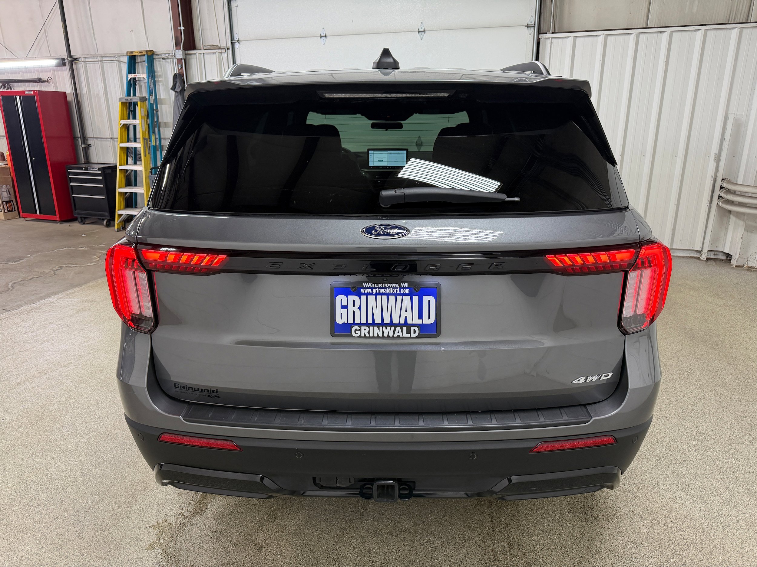 Certified 2025 Ford Explorer ST-Line AWD/4WD image 30