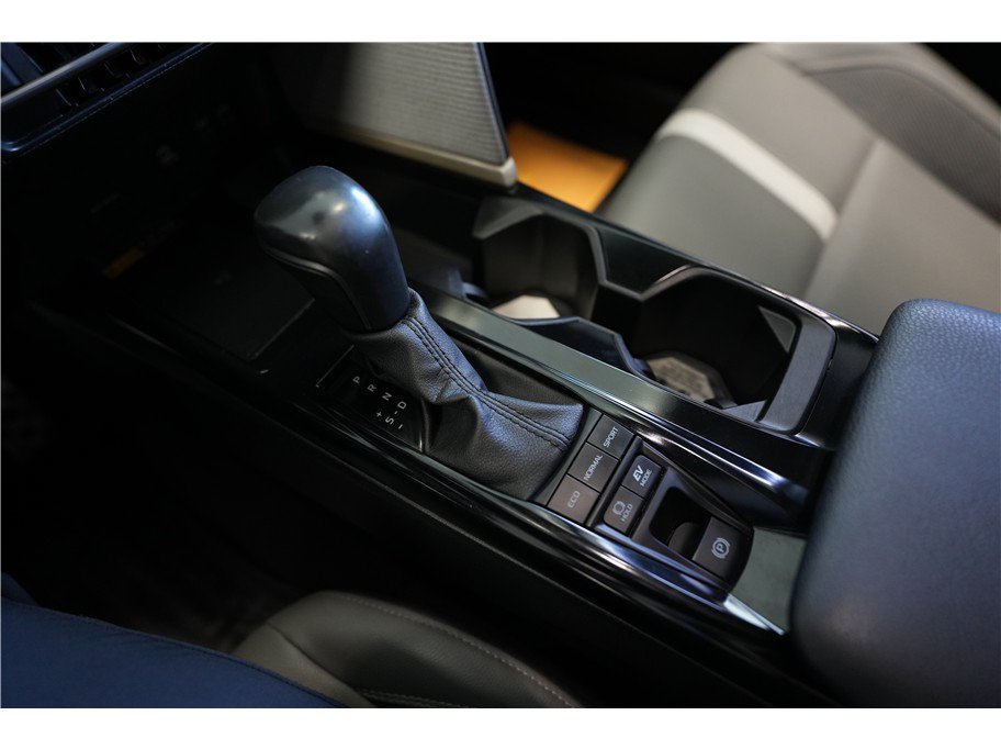 Used 2025 Toyota Camry SE FWD image 19
