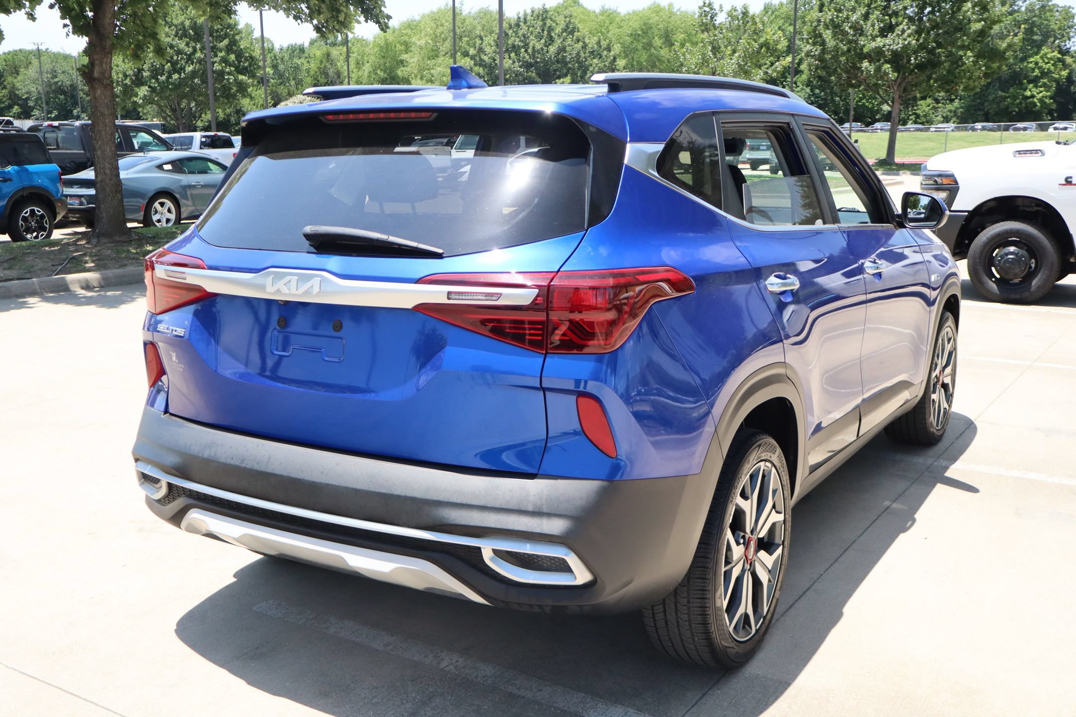 Used 2023 Kia Seltos SX AWD/4WD image 3
