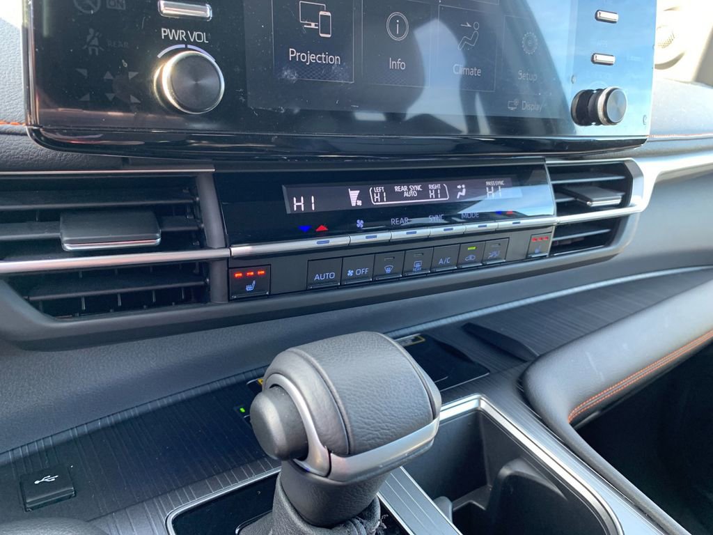 Used 2024 Toyota Sienna XSE w/ XSE Plus Package image 27