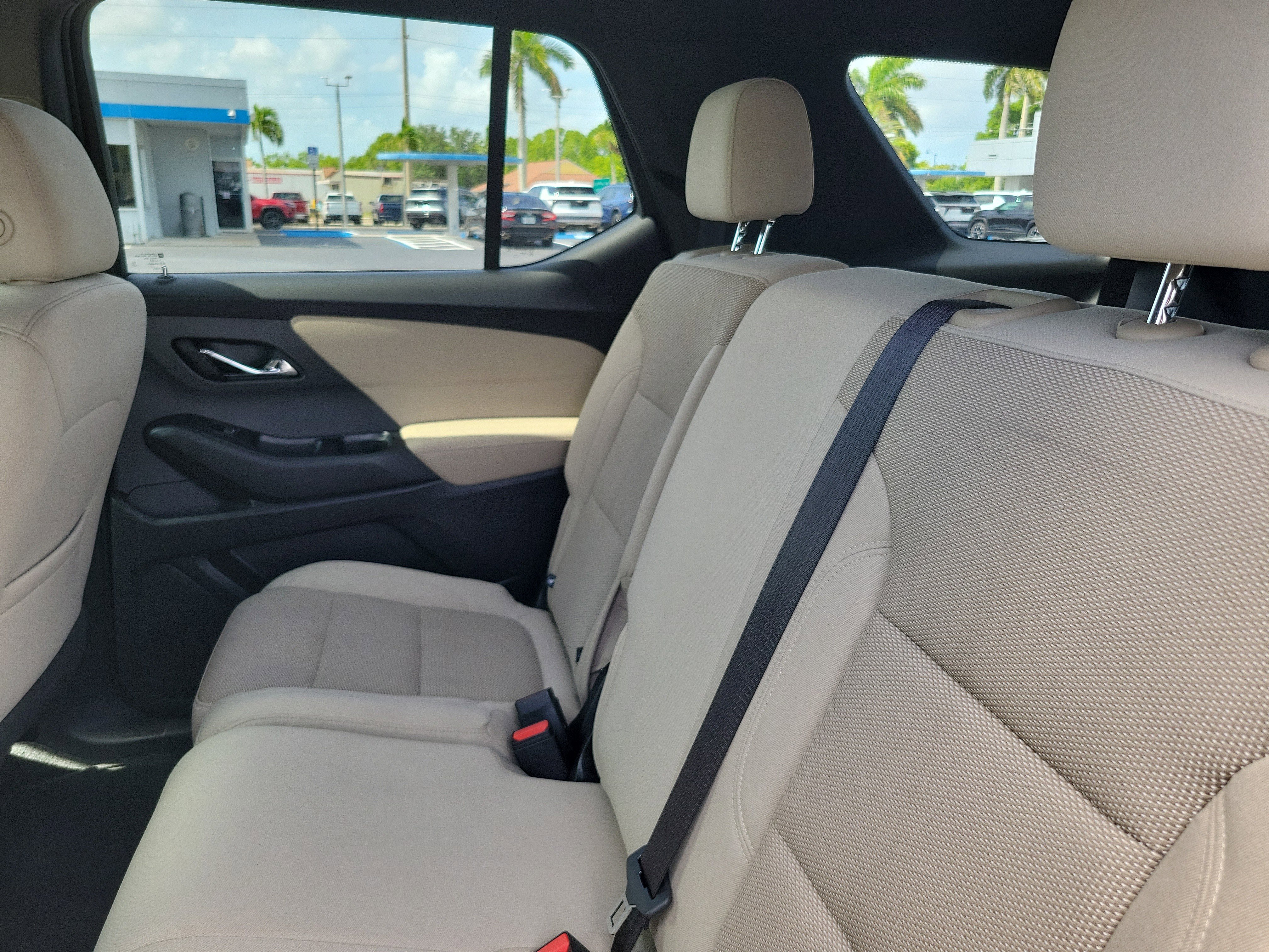 Used 2022 Chevrolet Traverse LS FWD image 7
