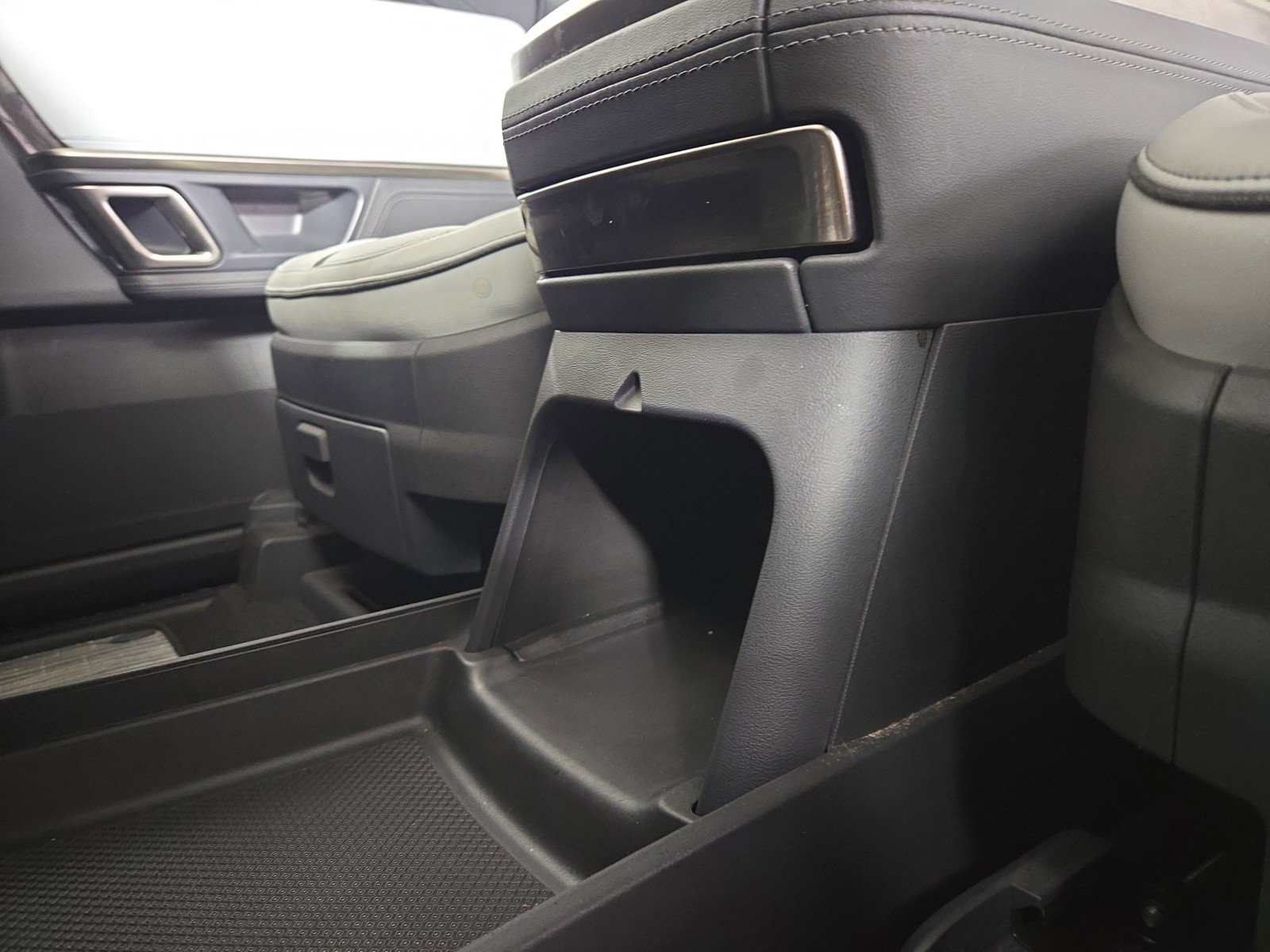 Used 2022 Rivian R1T Adventure image 31