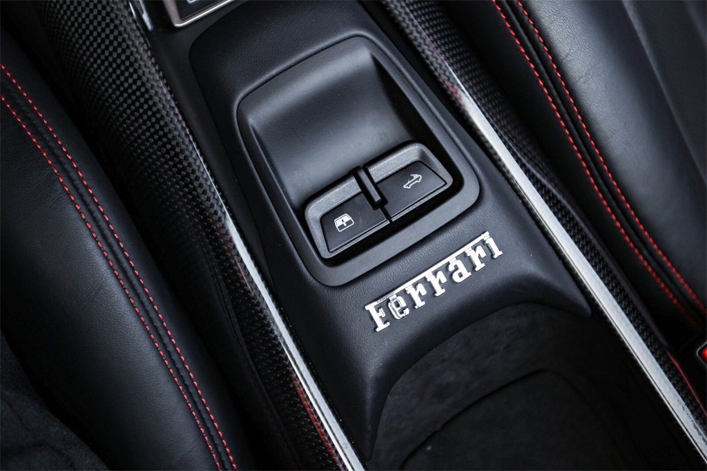 Certified 2022 Ferrari F8 Tributo image 40