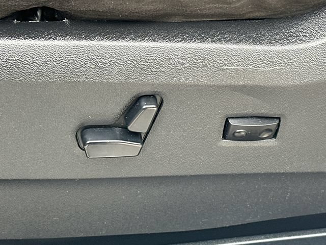 Used 2015 Dodge Grand Caravan SXT w/ UConnect Hands-Free Group FWD image 36