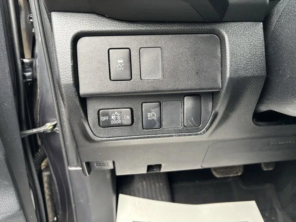Used 2020 Toyota Tacoma SR image 13
