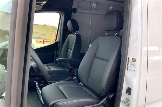 Used 2024 Mercedes-Benz Sprinter 2500 image 37
