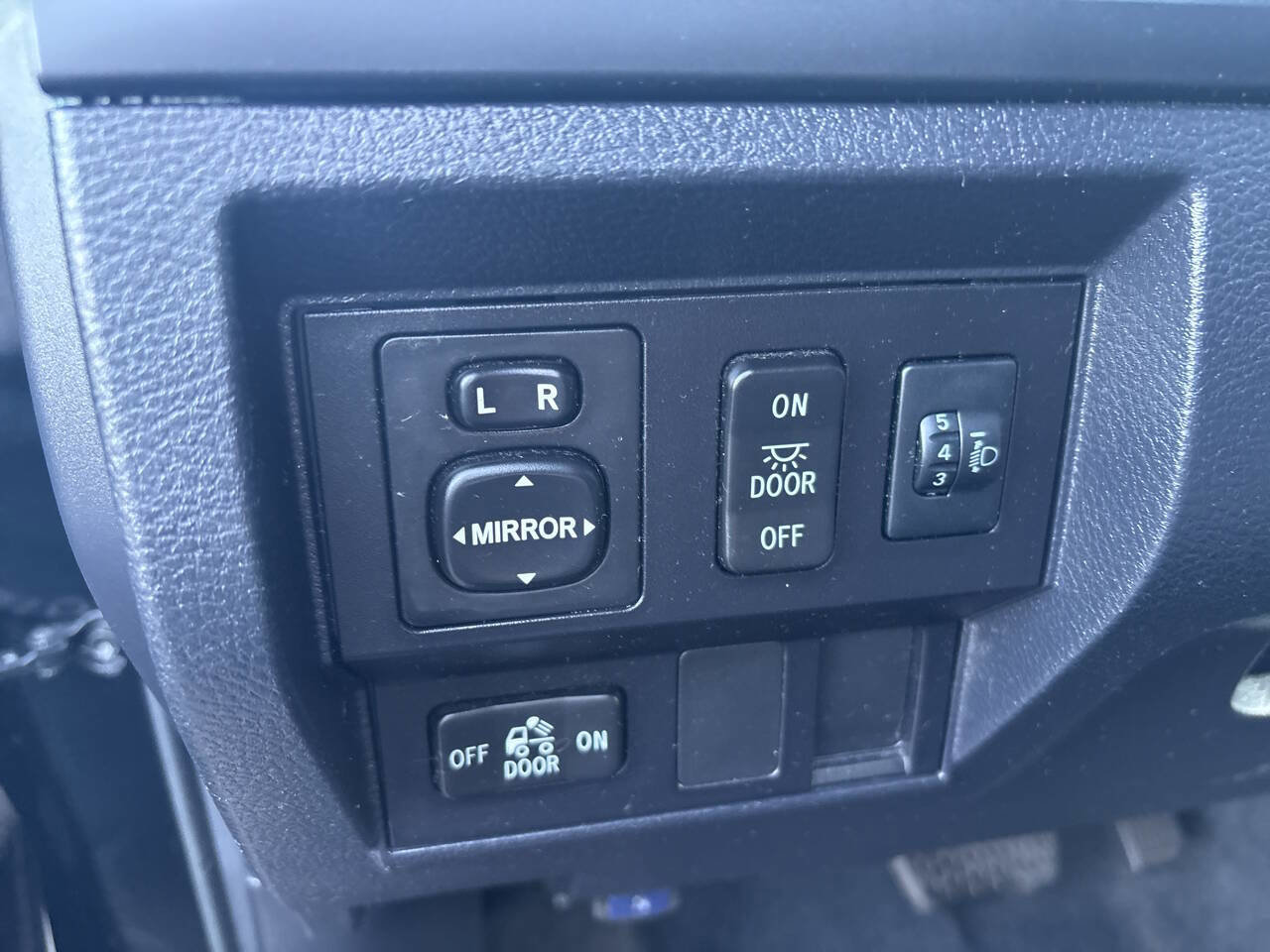 Used 2017 Toyota Tundra SR image 25