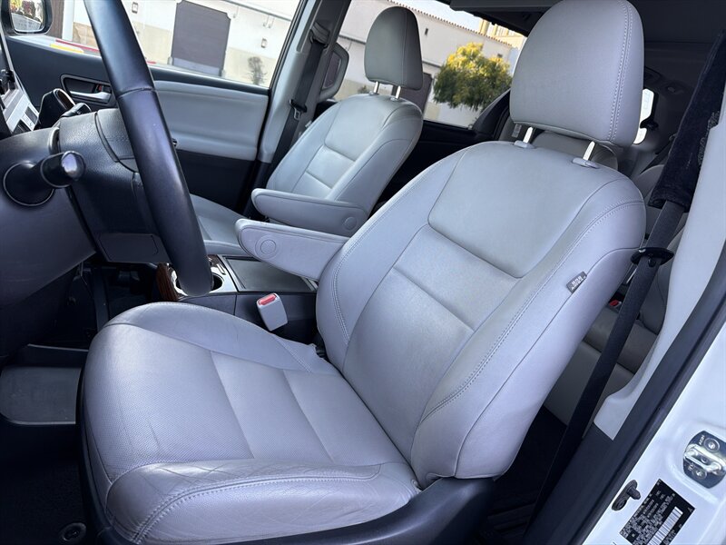 Used 2015 Toyota Sienna Limited Premium FWD image 13