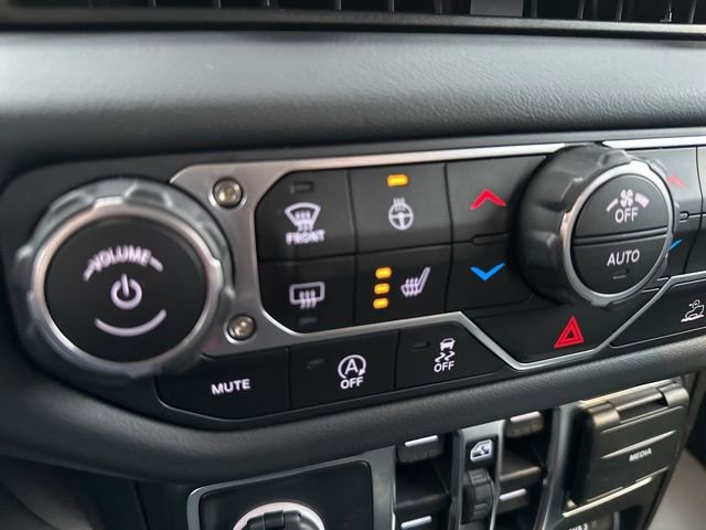 Used 2025 Jeep Wrangler Sahara image 24