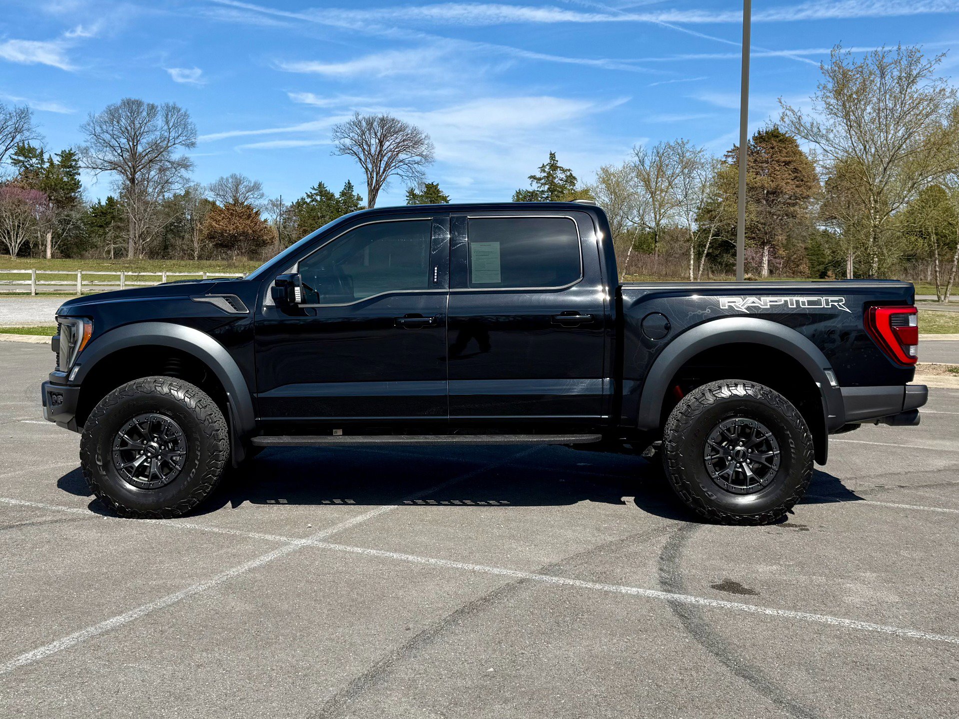 Used 2022 Ford F150 Raptor w/ Raptor 37 Performance Package AWD/4WD image 8
