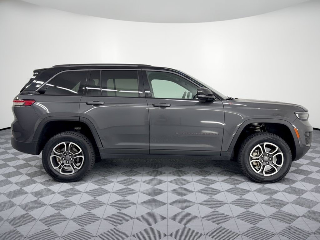 Used 2022 Jeep Grand Cherokee Trailhawk w/ Luxury Tech Group III AWD/4WD image 8
