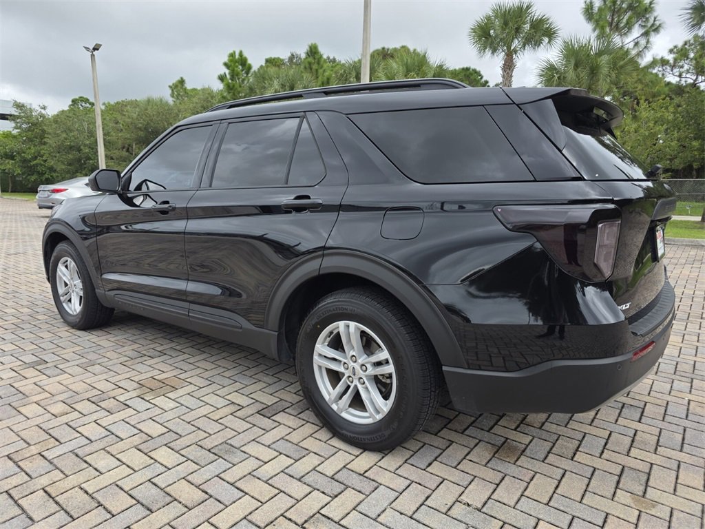 Used 2023 Ford Explorer XLT w/ Equipment Group 202A image 9