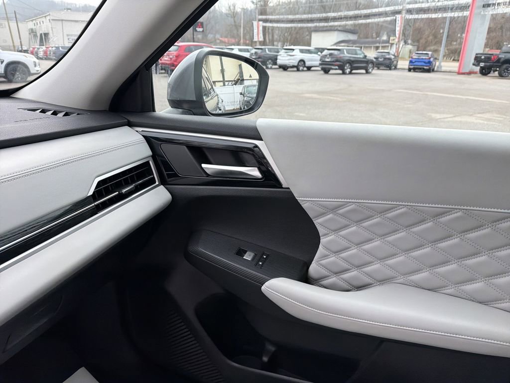 Used 2023 Mitsubishi Outlander SEL image 25