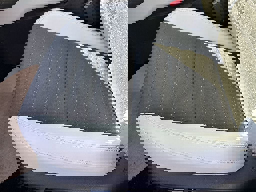 New 2025 Mitsubishi Outlander SE image 9