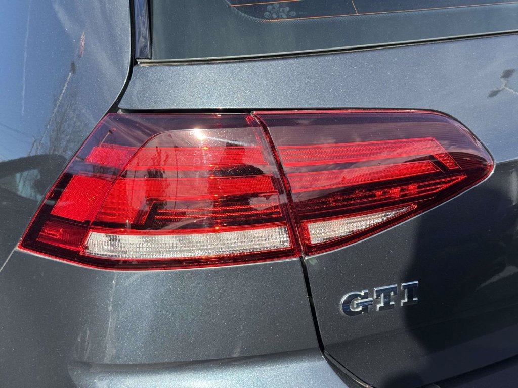 Used 2018 Volkswagen GTI Autobahn FWD image 11